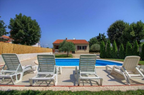 Ferienhaus mit Privatpool für 8 Personen ca 100 qm in Pavicini, Istrien Südküste von Istrien
